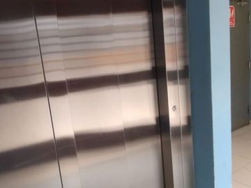 VENDO DUPLEX 150m2 LOS OLIVOS: EDIFICIO MODERNO