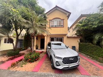 EN VENTA CASA EN URB PORTAL AL SOL, KM 11.5 VIA A LA COSTA