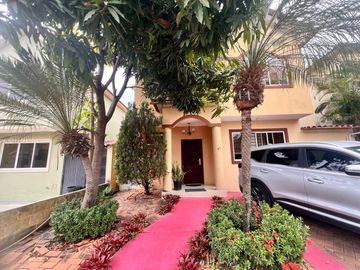 EN VENTA CASA EN URB PORTAL AL SOL, KM 11.5 VIA A LA COSTA