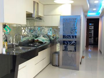 SEWA TAHUNAN FURNSIHED SIAP HUNI Waterplacea Residence Apartement Pakuwon