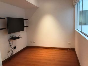 ¡OCASIÓN! SE VENDE LINDO Y AMPLIO DEPARTAMENTO + COCHERA + 01 DEPÓSITO - EN CALLE ITALIA , MIRAFLORES