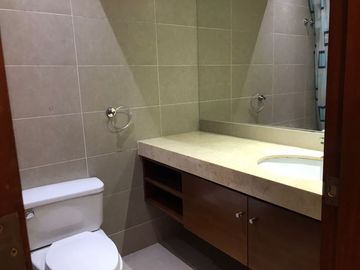 ¡OCASIÓN! SE VENDE LINDO Y AMPLIO DEPARTAMENTO + COCHERA + 01 DEPÓSITO - EN CALLE ITALIA , MIRAFLORES