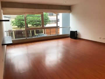 ¡OCASIÓN! SE VENDE LINDO Y AMPLIO DEPARTAMENTO + COCHERA + 01 DEPÓSITO - EN CALLE ITALIA , MIRAFLORES
