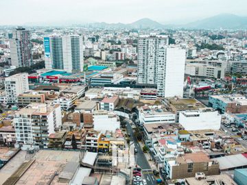 Se alquila oficina en Calle Las Gaviotas - Surquillo en el limite con San Isidro