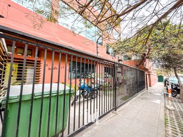 Se alquila oficina en Calle Las Gaviotas - Surquillo en el limite con San Isidro