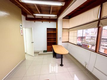 Se alquila oficina en Calle Las Gaviotas - Surquillo en el limite con San Isidro