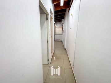 Se alquila oficina en Calle Las Gaviotas - Surquillo en el limite con San Isidro