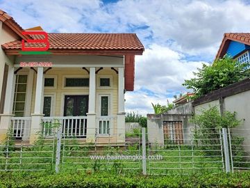 บ้านเดี่ยว 1 ชั้น โครงการ วรางกูล คลอง 4 (ลำลูกกา) เนื้อที่ 75 ตรว. ซอยไสวประชาราษฎร์ 43 ถนนลำลูกกา ตำบลลาดสวาย อำเภอลำลูกกา จังหวัดปทุมธานี