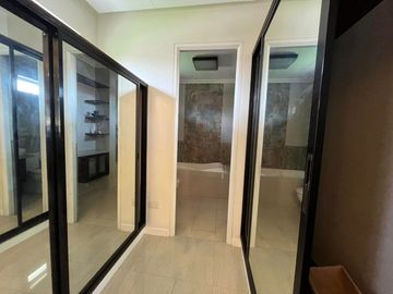 For Sale Single-Detached Homes in Suntrust Verona, Silang Cavite near AUP