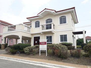 Affordable Luxury Homes in Suntrust Verona, Cavite near AUP