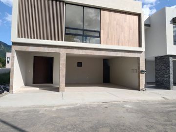 Casa en Venta en Carretera Nacional, Las Esmeraldas, zona los cristales