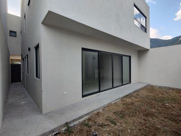 Casa en Venta en Carretera Nacional, Las Esmeraldas, zona los cristales
