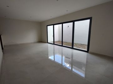 Casa en Venta en Carretera Nacional, Las Esmeraldas, zona los cristales