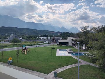 Casa en Venta en Carretera Nacional, Las Esmeraldas, zona los cristales