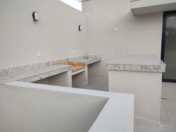 Casa en Venta en Carretera Nacional, Las Esmeraldas, zona los cristales
