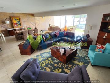 CASA en VENTA en LOMAS de las AMERICAS SUR