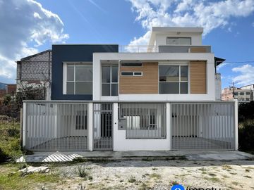 Se vende casa cuatro habitaciones a estrenar al sur de la ciudad de Loja