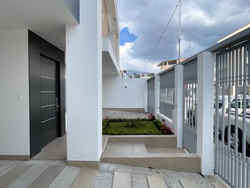 Se vende casa cuatro habitaciones a estrenar al sur de la ciudad de Loja