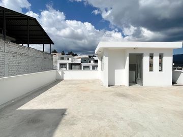 Se vende casa cuatro habitaciones a estrenar al sur de la ciudad de Loja