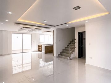 Se vende casa cuatro habitaciones a estrenar al sur de la ciudad de Loja