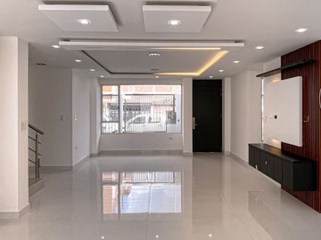 Se vende casa cuatro habitaciones a estrenar al sur de la ciudad de Loja