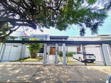 VENDO PRECIOSA CASA EN SAN ISIDRO A 1 CUDRA DE AV. JAVIER PRADO