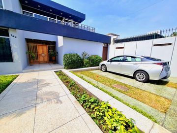 VENDO PRECIOSA CASA EN SAN ISIDRO A 1 CUDRA DE AV. JAVIER PRADO