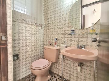VENDO PRECIOSA CASA EN SAN ISIDRO A 1 CUDRA DE AV. JAVIER PRADO