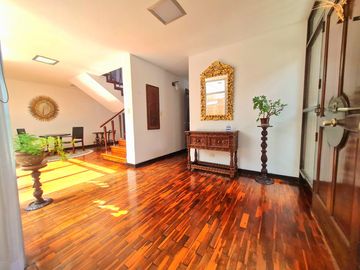 VENDO PRECIOSA CASA EN SAN ISIDRO A 1 CUDRA DE AV. JAVIER PRADO