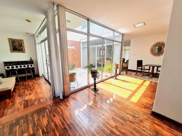 VENDO PRECIOSA CASA EN SAN ISIDRO A 1 CUDRA DE AV. JAVIER PRADO