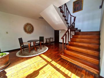 VENDO PRECIOSA CASA EN SAN ISIDRO A 1 CUDRA DE AV. JAVIER PRADO