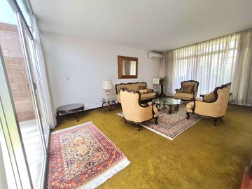 VENDO PRECIOSA CASA EN SAN ISIDRO A 1 CUDRA DE AV. JAVIER PRADO