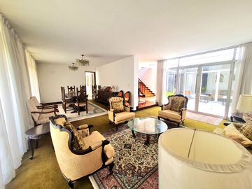 VENDO PRECIOSA CASA EN SAN ISIDRO A 1 CUDRA DE AV. JAVIER PRADO