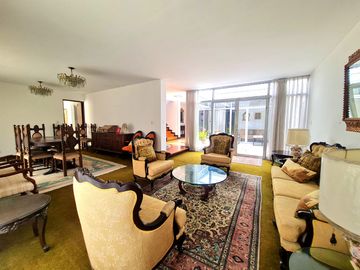 VENDO PRECIOSA CASA EN SAN ISIDRO A 1 CUDRA DE AV. JAVIER PRADO