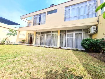 VENDO PRECIOSA CASA EN SAN ISIDRO A 1 CUDRA DE AV. JAVIER PRADO