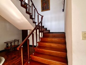 VENDO PRECIOSA CASA EN SAN ISIDRO A 1 CUDRA DE AV. JAVIER PRADO
