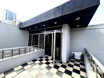 VENDO PRECIOSA CASA EN SAN ISIDRO A 1 CUDRA DE AV. JAVIER PRADO