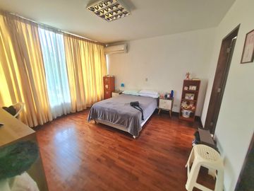 VENDO PRECIOSA CASA EN SAN ISIDRO A 1 CUDRA DE AV. JAVIER PRADO