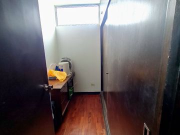 VENDO PRECIOSA CASA EN SAN ISIDRO A 1 CUDRA DE AV. JAVIER PRADO