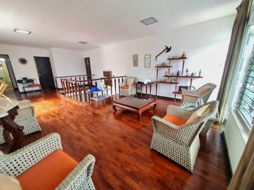 VENDO PRECIOSA CASA EN SAN ISIDRO A 1 CUDRA DE AV. JAVIER PRADO