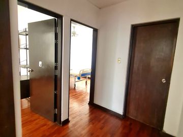 VENDO PRECIOSA CASA EN SAN ISIDRO A 1 CUDRA DE AV. JAVIER PRADO