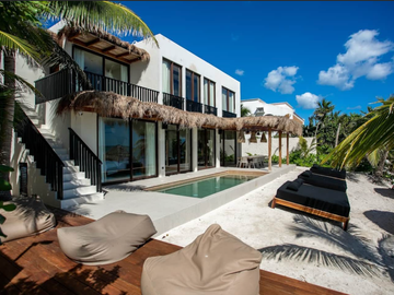 Casa en venta Frente a la playa, Tankah, Preciosa, 5 habitaciones, Cancha de padel, alberca con vista al mar, asador, fogatero