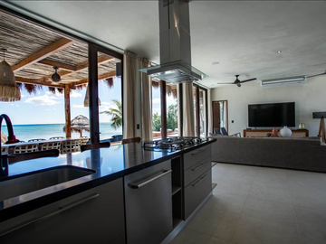 Casa en venta Frente a la playa, Tankah, Preciosa, 5 habitaciones, Cancha de padel, alberca con vista al mar, asador, fogatero
