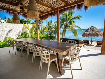 Casa en venta Frente a la playa, Tankah, Preciosa, 5 habitaciones, Cancha de padel, alberca con vista al mar, asador, fogatero