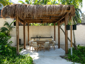 Casa en venta Frente a la playa, Tankah, Preciosa, 5 habitaciones, Cancha de padel, alberca con vista al mar, asador, fogatero