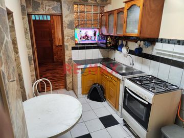 VENTA DE CASA EN AV. GRAU - CERCA HOSPITAL 2 DE MAYO
