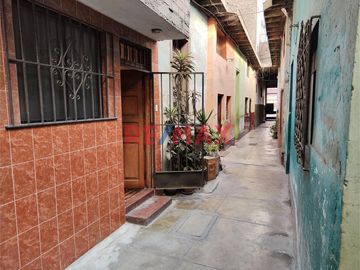 VENTA DE CASA EN AV. GRAU - CERCA HOSPITAL 2 DE MAYO