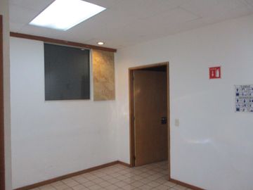 Amplia casa con uso de suelo para habitacion y mas del 95% permitido