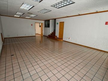 Amplia casa con uso de suelo para habitacion y mas del 95% permitido