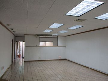 Amplia casa con uso de suelo para habitacion y mas del 95% permitido